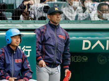 「打者が捕手の位置を見るのは“カンニング”です」甲子園出場の慶應高監督が語る、高校野球指導者への疑問「『バレないようにうまくやれ』が正しい態度か？」＜Number Web＞ photograph by Kiichi Matsumoto