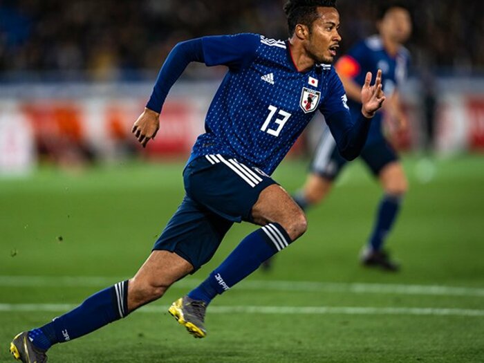 好調札幌のキーマン、FW鈴木武蔵。旧友と立った代表ピッチでも生き生き。＜Number Web＞ photograph by Takuya Sugiyama