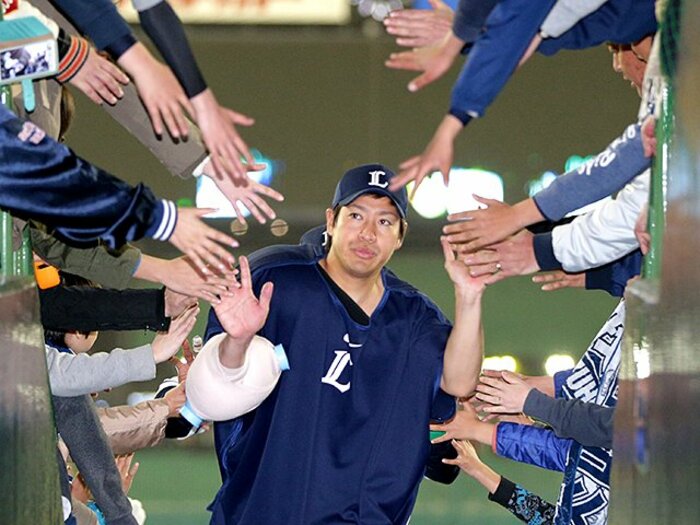 西武3連勝を導いたサブマリン牧田。好投を生んだ「開幕投手」の昂揚感。＜Number Web＞ photograph by NIKKAN SPORTS