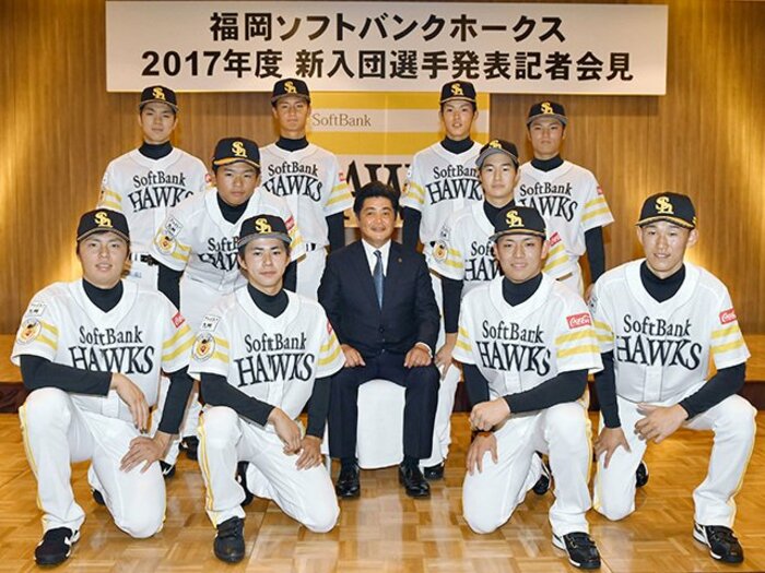 ソフトバンク史上、最も堂々とした新人。秀岳館で磨かれた九鬼隆平の人間力。<Number Web> photograph by Kyodo News
