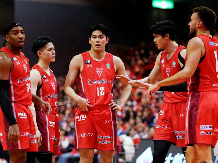 富樫勇樹、渡邊雄太が相次ぐ離脱…千葉ジェッツに「まさかの異変」でも救世主は“18歳の超ルーキー” ライバル選手も脱帽「怖いですね、彼は」＜Number Web＞ photograph by AFLO
