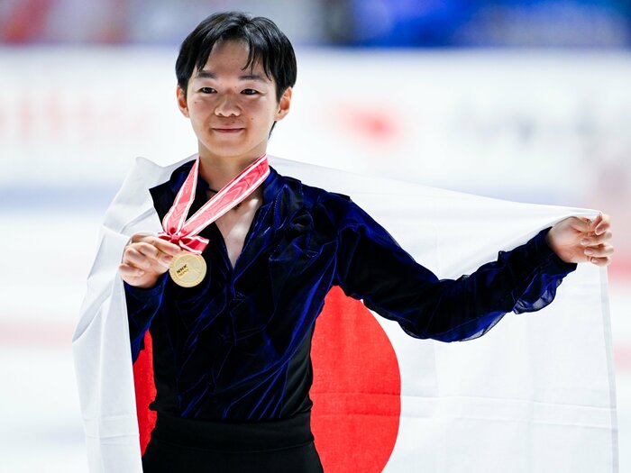 「昌磨くんがいたお陰で…」鍵山優真20歳が優勝後に語った宇野昌磨とコストナー・コーチへの感謝「五輪に向かってカロリーナさんと一緒に」<Number Web> photograph by Asami Enomoto