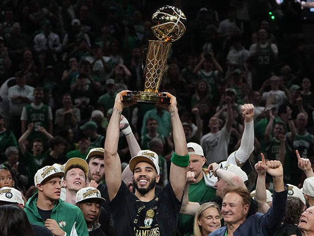 ライバルの優勝回数を上回り、緑の古豪が18度目の頂点に。 - NBA