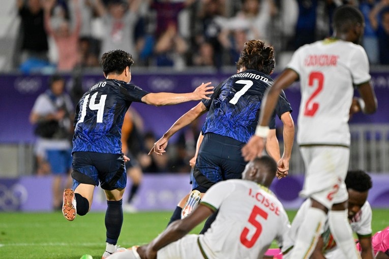 細谷真大のドリブル突破から生まれた山本理仁の決勝ゴール（5枚目／全8枚）©Takuya Nakachi/JMPA