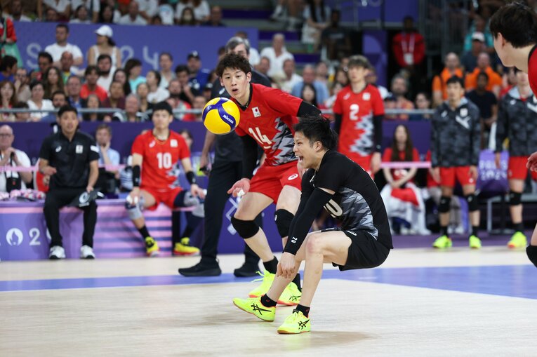 会場を沸かせた山本智大のレシーブ　©︎Koji Aoki/AFLO SPORT