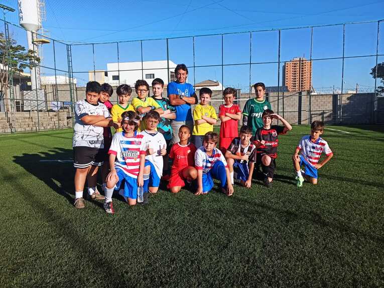 現在仕事をするスクールの生徒たちと　©Hiroaki Sawada