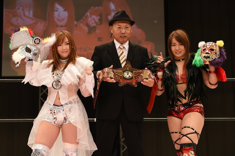 2016年1月、宝城カイリと紫雷イオの赤いベルト戦