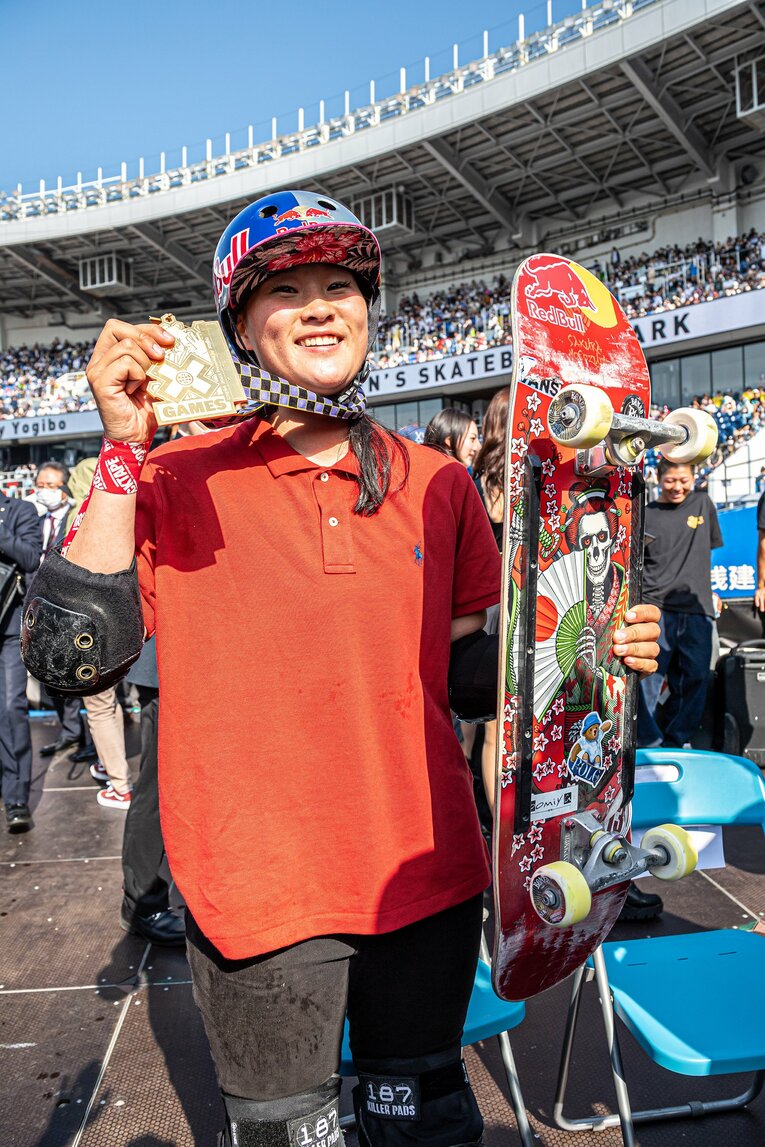 X Games CHIBA 2022を制し、満面の笑みを浮かべる四十住　©Yoshio Yoshida / X Games