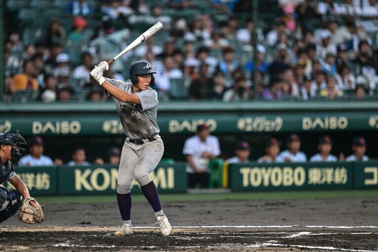 左打者の多い花巻東打線にあって、4番・北條、5番・千葉は右打ち　©Nanae Suzuki