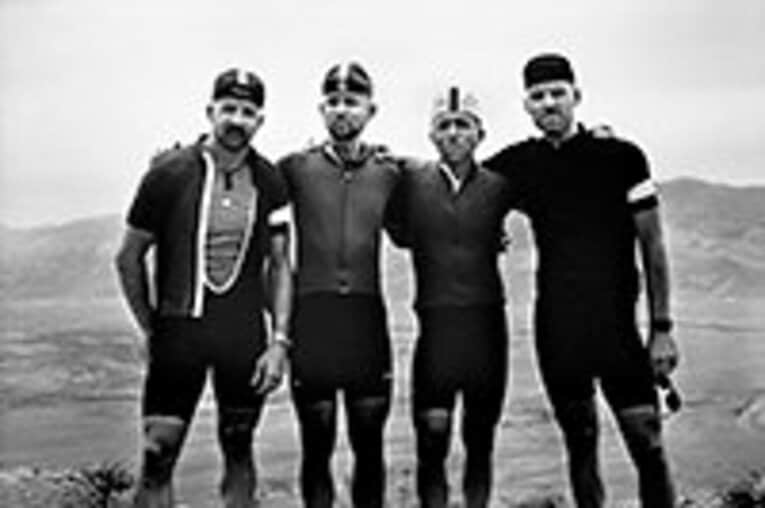 イギリスのブランド〈Rapha（ラファ）〉は、ツールドフランスの有名チーム「Team Sky」のウェアをスポンサード。高品質なコレクションはもちろん、落車で傷んだウェアの無償修理や、完全無料のサイズ＆カラー交換といったアフターサービスも魅力だ。
（問い合わせ）ラファ カスタマーサービス 電話 03-6434-9447
（公式サイト）www.rapha.cc
 