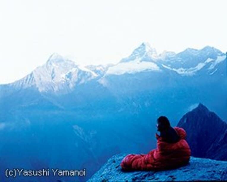 Yasushi Yamanoi
1965年4月21日、東京都生まれ。酸素ボンベや固定ロープを用いないアルパインスタイルで数々の実績を上げる。'02年、ヒマラヤ・ギャチュン・カン北壁の単独登頂に成功。'03年、植村直己冒険賞受賞。 