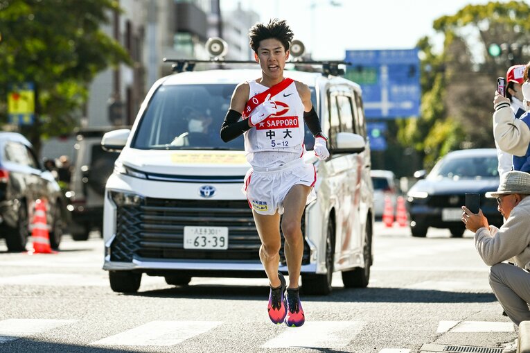 中央大9区を走った吉居駿恭（4年）、区間8位だった。一昨年は7区で、昨年は1区で区間賞の走りを見せた　©Nanae Suzuki