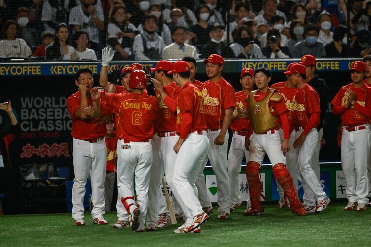 戸郷からリャン・ペイがホームランを放ち盛り上がる中国代表のベンチ　©︎Nanae Suzuki