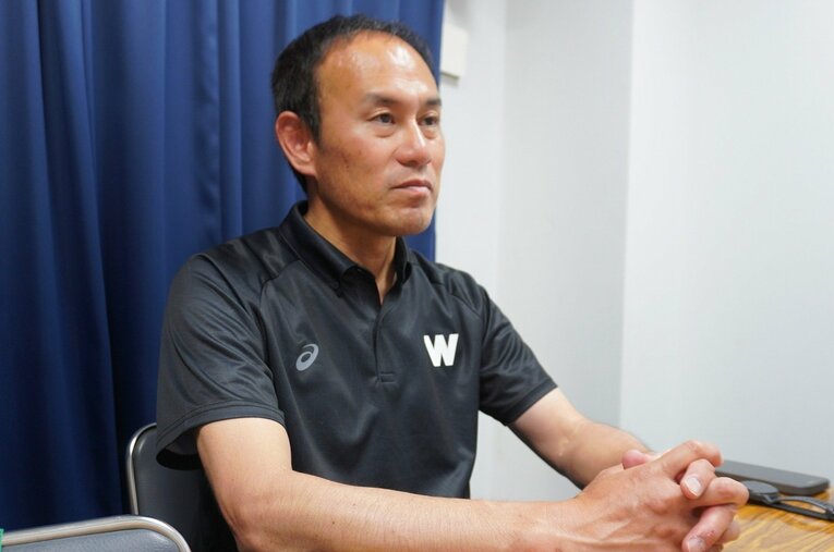 早大の駅伝チームを率いる花田監督。なぜいま早稲田が選ばれるのか？　©NumberWeb