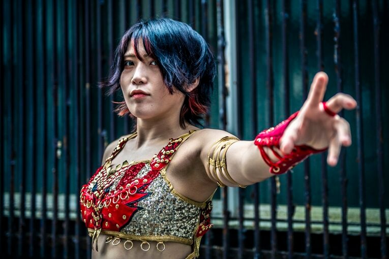 《特別グラビア》スターダム林下詩美が語る“女王ではない今”の自由さ…話題の“中野ぅたみ”も登場「かわぃぃことしかとりぇがなぃんですぅ」(27)