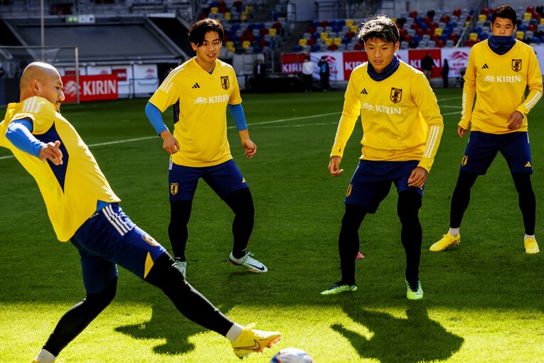 FWの前田大然、上田綺世らとのロンド　©Kiichi Matsumoto