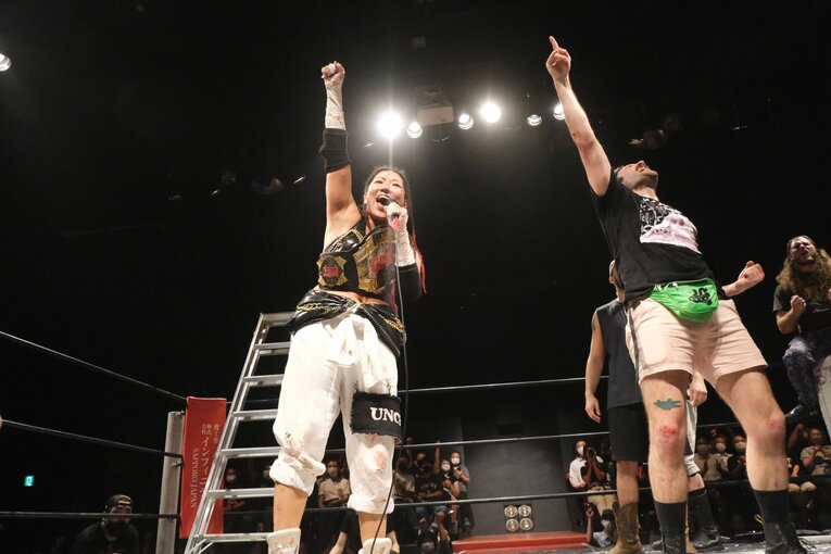 元パティシエが蛍光灯で殴り合い…“デスマッチアマゾネス”山下りなの媚びない魅力「犯罪以外なら何してもいい」 米国で男子相手に王座獲得(51)