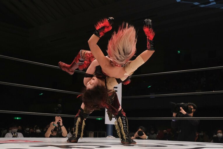 「ジュリアvs鈴季すず」はなぜ“最高に映える”タイトルマッチだったのか？ 試合直後の“姉妹”が明かしたそれぞれの「25分4秒」(50)