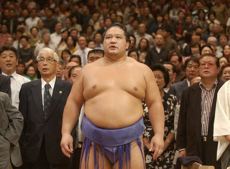 優勝5回、通算1047勝（史上2位）という大記録を持つ元大関魁皇。写真は2004年9月場所、5度目の優勝を果たしたとき　©JIJI PRESS