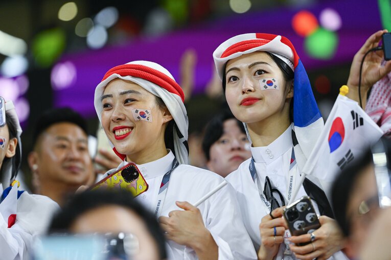 カタールW杯の女性サポーター　©Takuya Sugiyama/JMPA