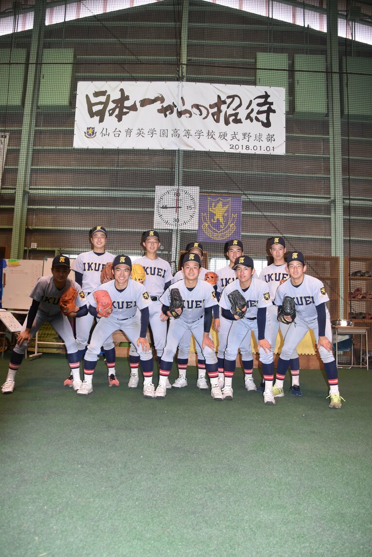 前列左から鈴木晶太（3年・最速143キロ）、古川翼（3年・最速145キロ）、斎藤蓉（3年・最速144キロ）、仁田陽翔（2年・最速145キロ）、田中優飛（2年・最速143キロ）、後列左から高橋煌稀（2年・最速142キロ）、小林寛太（3年・最速141キロ）、渋谷翔（3年・最速143キロ）、福田虎太郎（3年・最速141キロ）、山田脩也（2年・最速144キロ）