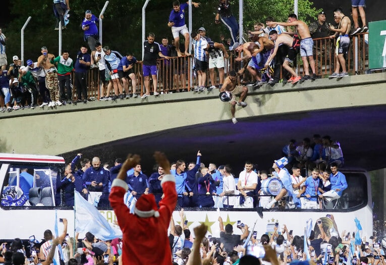 アルゼンチン代表の帰国直後。夜中3時というのに……　©Getty Images
