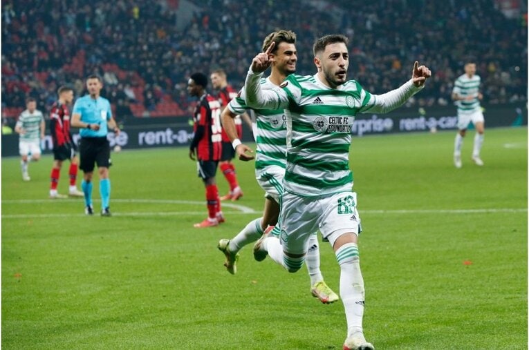 古橋亨梧のスパイクに「日の丸とKyogo」 セルティックでの絶好調ぶりを撮って体感した“スピードと日本代表での期待”(26)