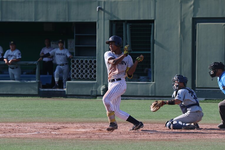 恵まれた体躯からのフルスイングは豪快そのもの　©︎Fumi Sawai
