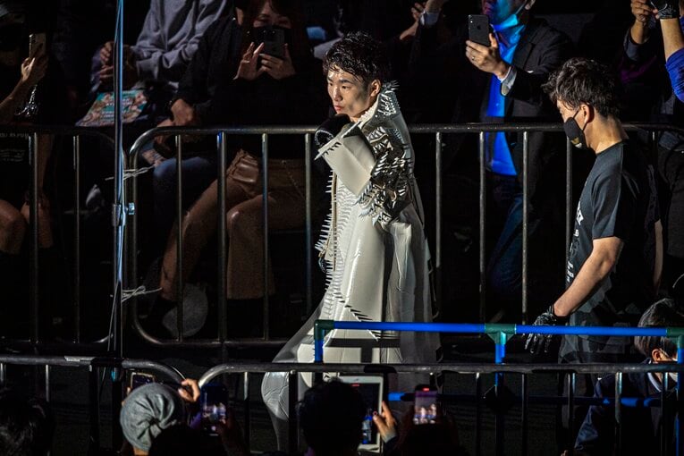 11月1日に行われたライトフライ級2団体統一戦。WBC王者・寺地拳四朗の入場シーン　©Takuya Sugiyama