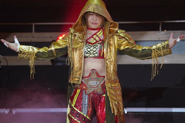 「赤いベルト」ことワールド・オブ・スターダム王座を保持する朱里