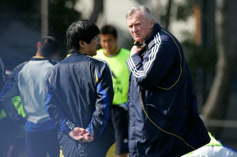 イビチャ・オシムのそばでたくさんの言葉を聞き、選手たちに伝え続けた千田善氏 ／ photograph by Toshiya Kondo