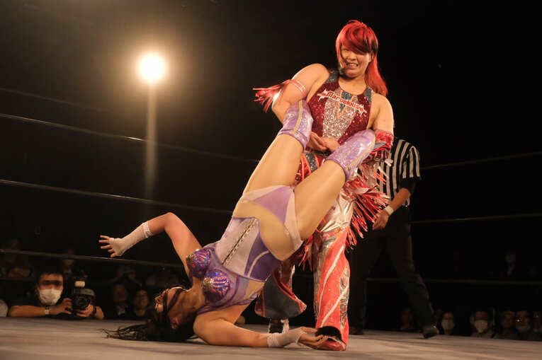 「あんまり胸を張って言えなくて…」悩んでいたAZMを受け入れた“5人のお姉ちゃん”との話…キャリア10周年「クソガキ全開で（笑）」(27)