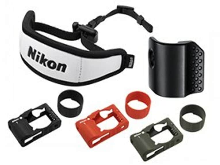 カメラをしっかりホールドできるグリップ（5460円）や水中撮影に最適な防水ハンドストラップ（3150円）、ボディやレンズを傷から守るシリコンジャケット（3675円）など、AW1には、撮影するシーンや用途に合わせたアクセサリーが豊富に揃っている。※価格は希望小売価格。 