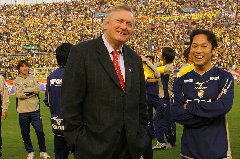 ジェフが優勝した2005年ナビスコ杯決勝後、オシム監督の笑顔　©Toshiya Kondo