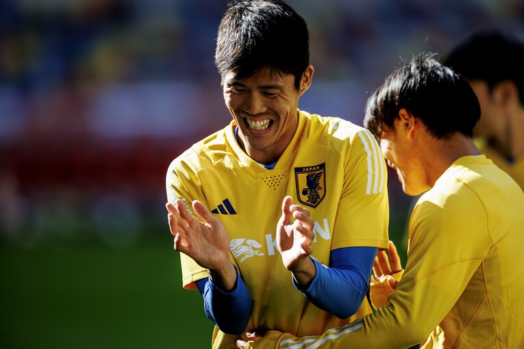 笑顔の冨安健洋と旗手怜央　©Kiichi Matsumoto