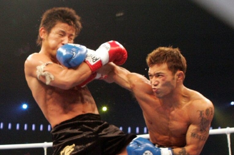 2004年大晦日の魔裟斗vs山本“KID”徳郁。最高視聴率は30%を超えた。Number最新号では姉の山本美憂らがKIDを語り尽くしている ／ photograph by Sankei Shimbun