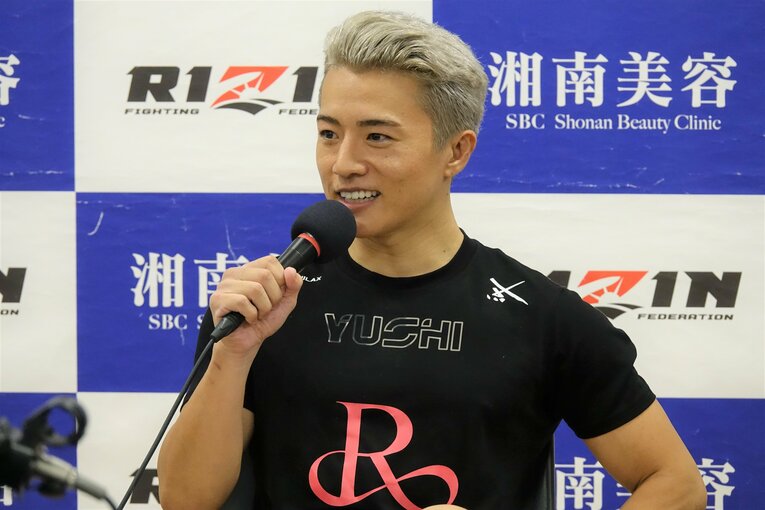 試合後、取材に応じるYUSHI　©Koji Fuse