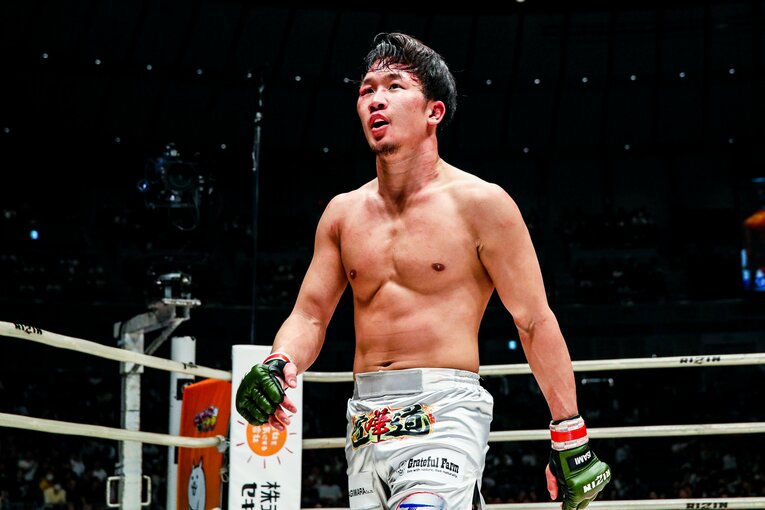 右目の周辺を腫らした朝倉未来　©RIZIN FF Susumu Nagao