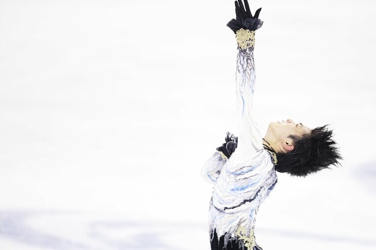 2015年世界選手権、表紙の1枚の前後の写真（3/6）　©Tsutomu Takasu