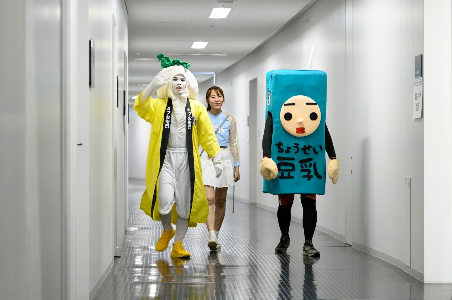 リニューアルを自ら明かしたちょうせい豆乳くん、改め豆乳さん　©Hirofumi Kamaya