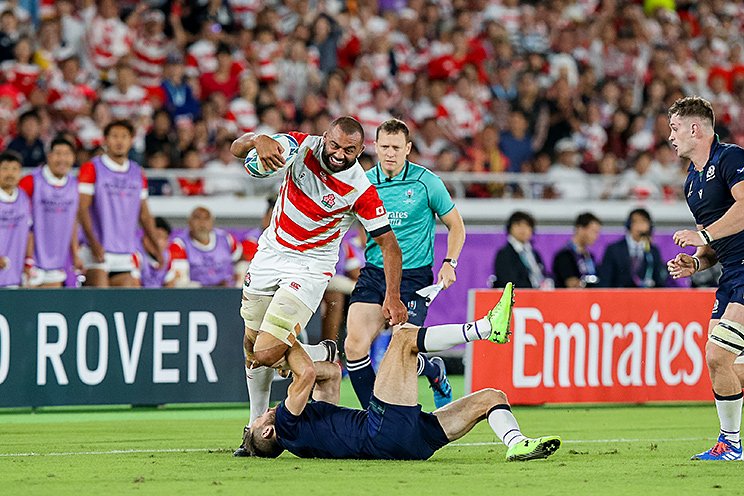 抜群のキャプテンシーとプレーにはいつも歓声が上がっていた ©AFLO