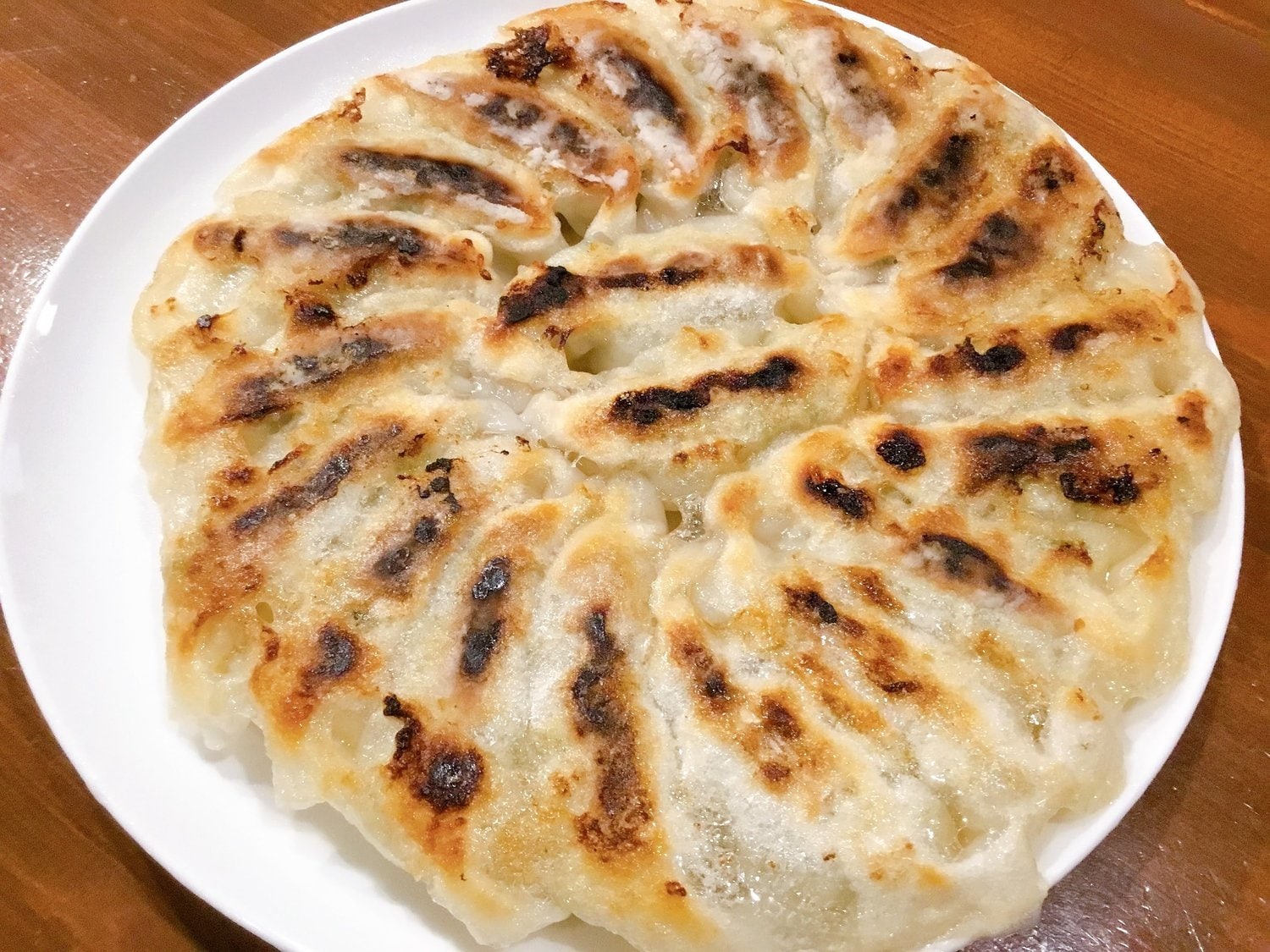 『逆転満塁ホームラン餃子』ほか逆ギレ弁当シリーズは、通信販売などはやっておらず店舗のみでの販売。コロナが明けたら食べに行きたい。