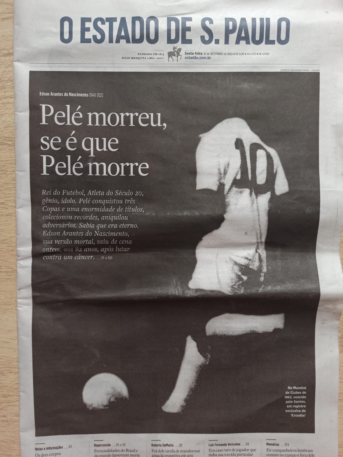 「ペレが亡くなった。そんなことがありえたら、の話だが」(30日の日刊紙『オ・エスタード・デ・サンパウロ』1面)