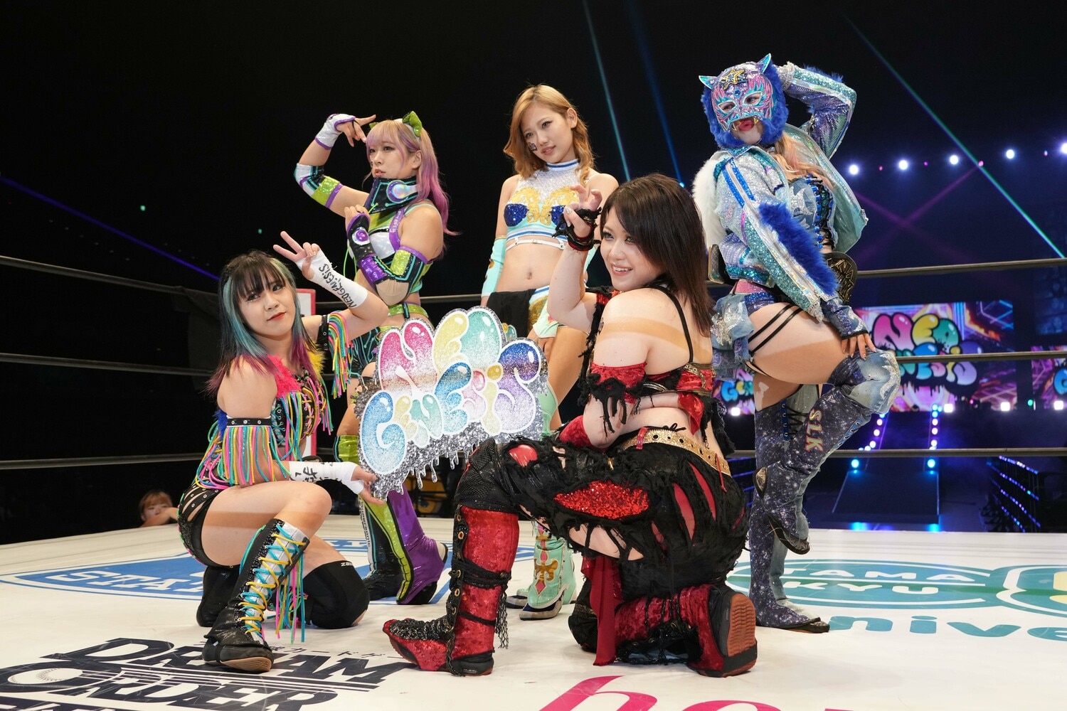 同世代のメンバーで結成された新ユニット『NEO GENESIS』　©Essei Hara