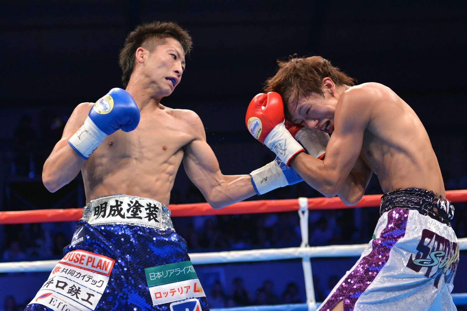 フルラウンドにもつれこんだが判定0-3で挑戦者・井上の勝利となった　©AFLO