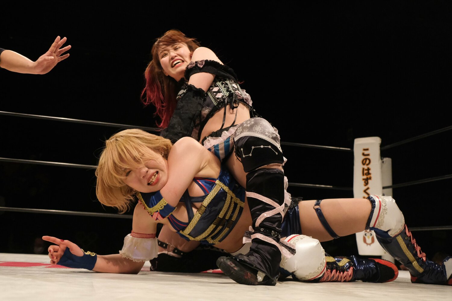 青野とともに旧体制から残留した松井と入江