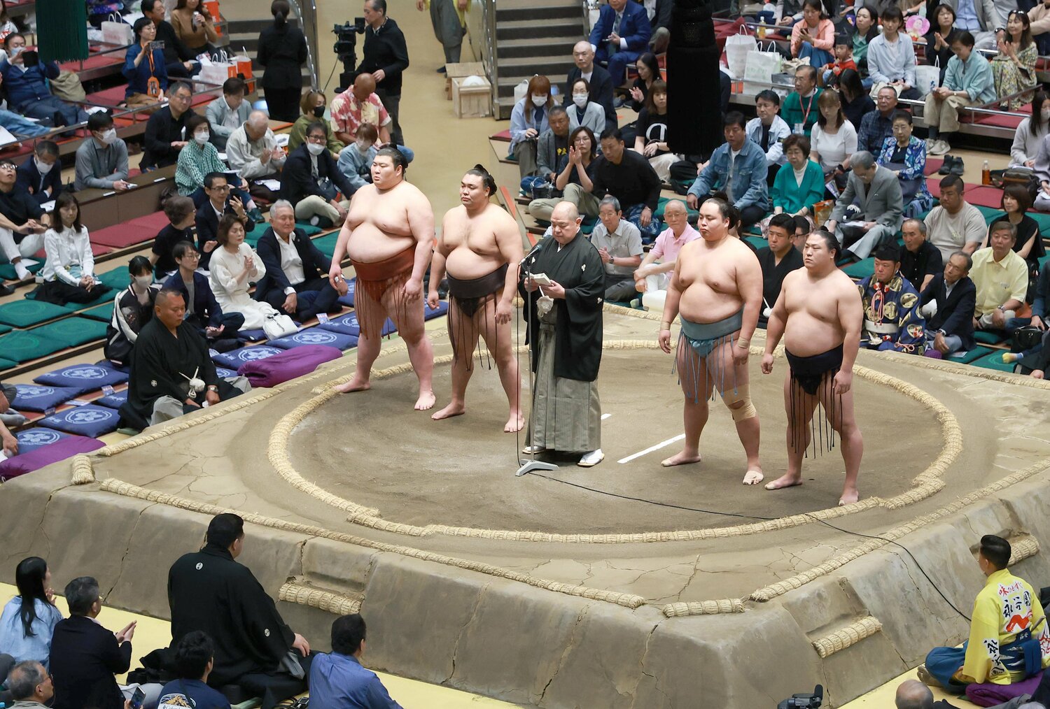 千秋楽、役力士が少なくて寂しい協会挨拶に　©Sankei Shimbun