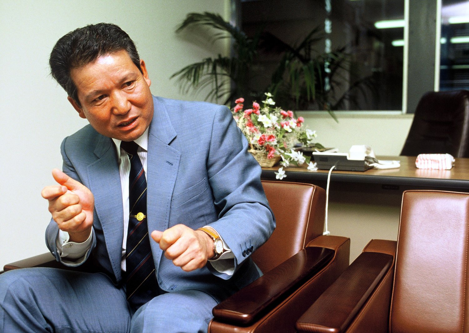 Numberの取材に答える原貢（1986年撮影）　©︎Toshihiko Iikubo