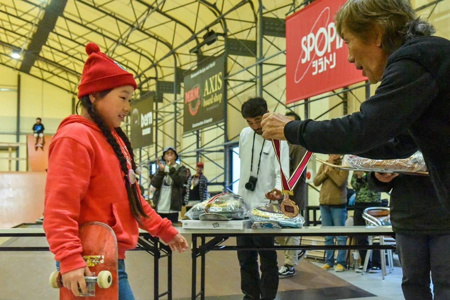 表彰を受ける10歳当時の西矢。今とはまた違った雰囲気があったが、この頃から才能の片鱗は見せていた　©Yoshio Yoshida