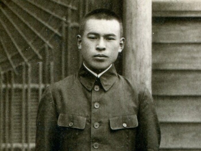 「寝床で冷たく…死因は栄養失調だった」“消えた天才騎手”がシベリアの強制収容所で迎えた最期…「最年少20歳でダービー制覇」前田長吉とは何者か？ ＜Number Web＞ photograph by Sadanao Maeda